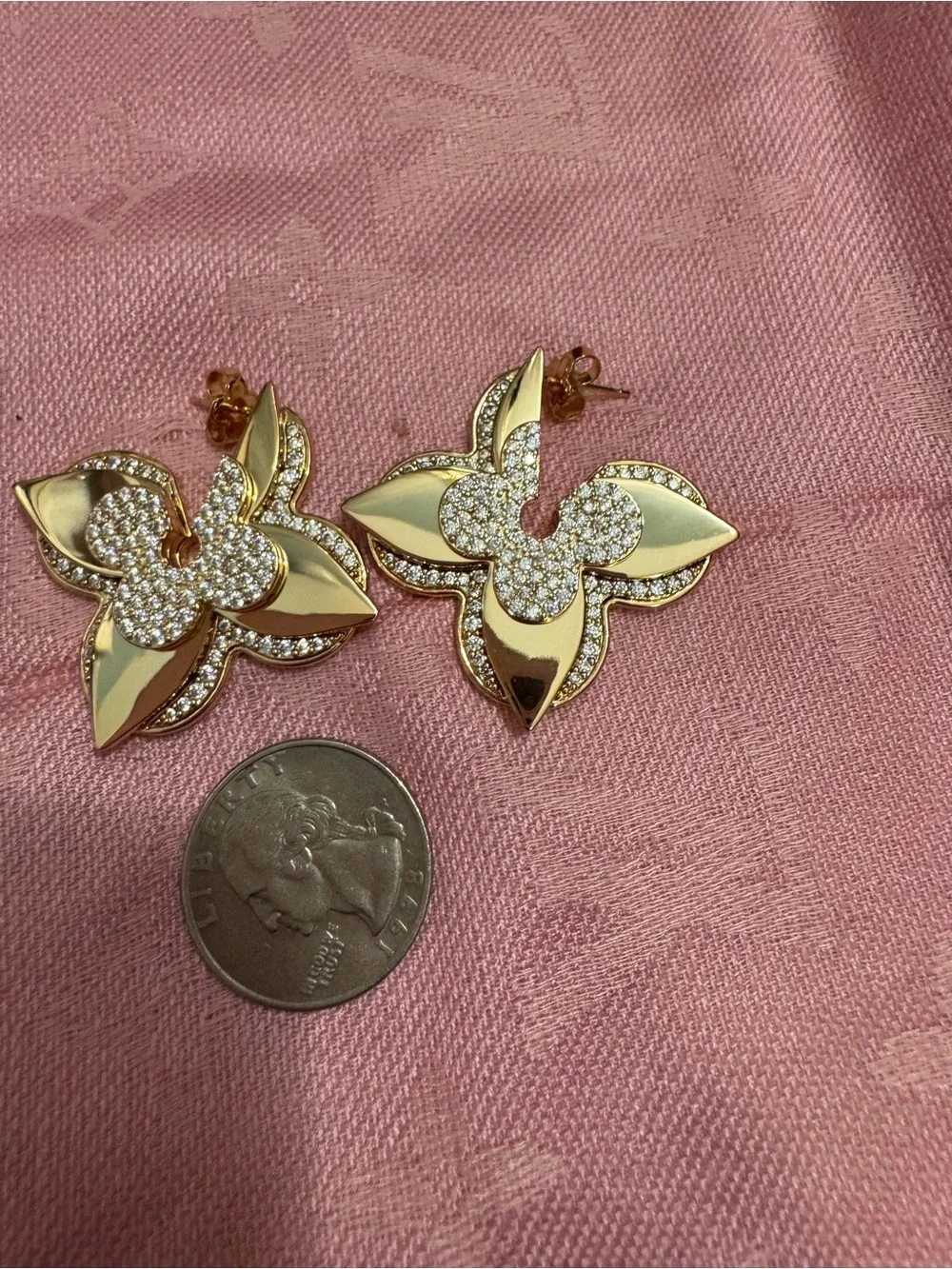 Louis Vuitton Gold Floral Crystal Stud Earrings M01995 TF1294 IT
